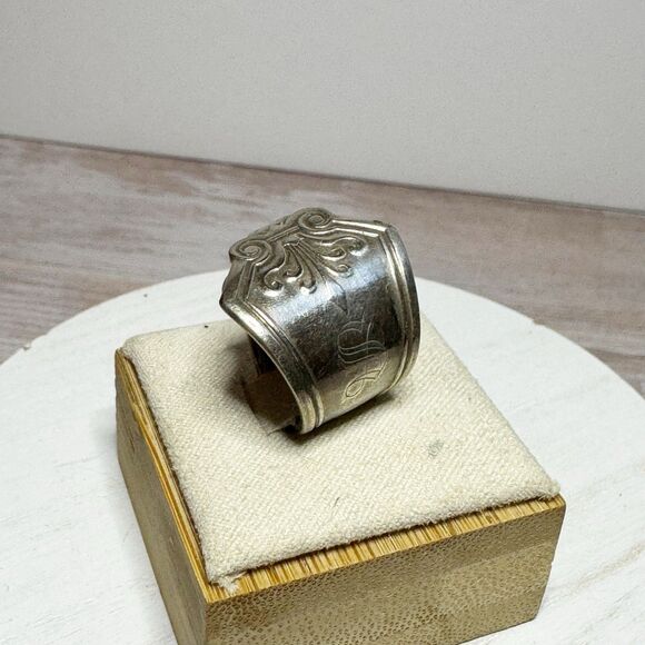 Vintage Spoon Handle Ring Etched Initial Monogram S Size 4 Silver Tone - Picture 7 of 15